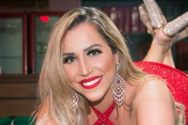 Carnaval: modelo ficará nua na avenida caso escola de samba ganhe