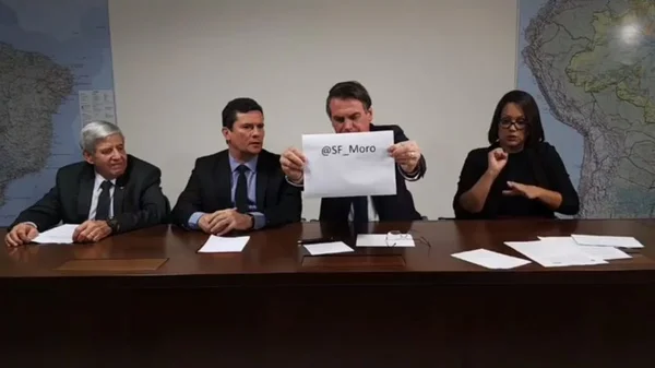 Em busca de popularidade, Bolsonaro anuncia 13º do Bolsa Família