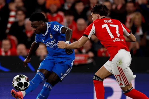 Vinícius Júnior na partida entre Benfica x Real Madrid pela Champions League