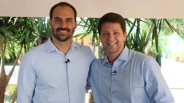 direita eduardo bolsonaro e mário