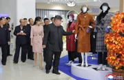 Kim vai a evento de moda na Coreia do Norte após boatos sobre sua morte - imagem 2