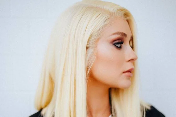Veja cinco dicas para ter o cabelo platinado de Marina Ruy Barbosa
