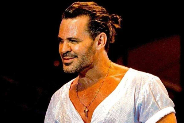 Rihanna, Eduardo Costa e Tiago Leifert: famosos que bombaram na semana