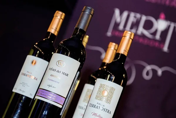 Para entender de vinhos, é preciso experimentar vários sabores
