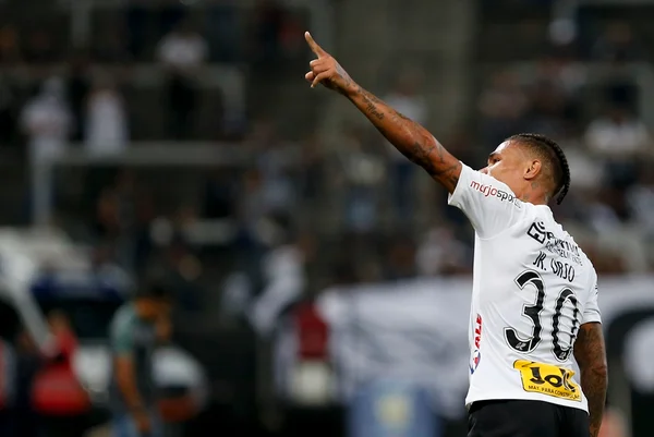Com boa atuação de Júnior Urso, Corinthians vence o Goiás por 2 x 0