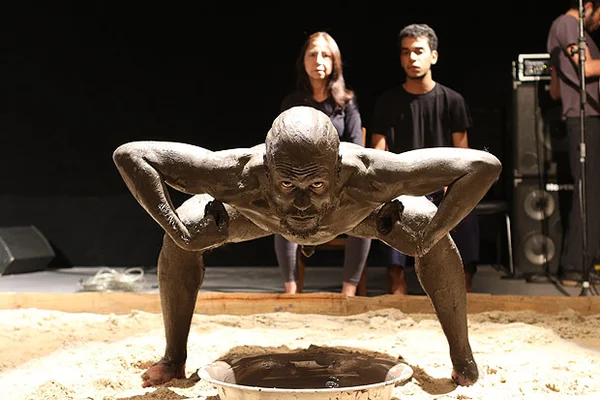 Teatro se prepara para enfrentar o poder em Brasília