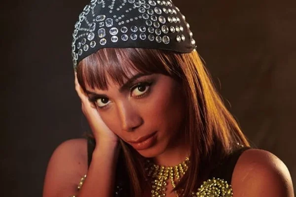 Perdoou? Anitta recebe sua maior inimiga em festa de aniversário