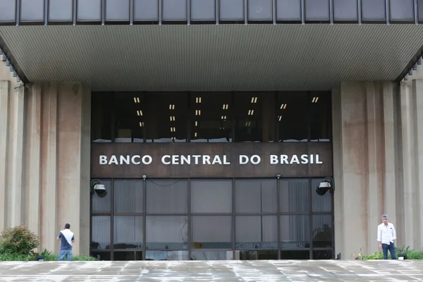 Governo fez manobra com recursos do BC para pagar pedalada, mostra estudo