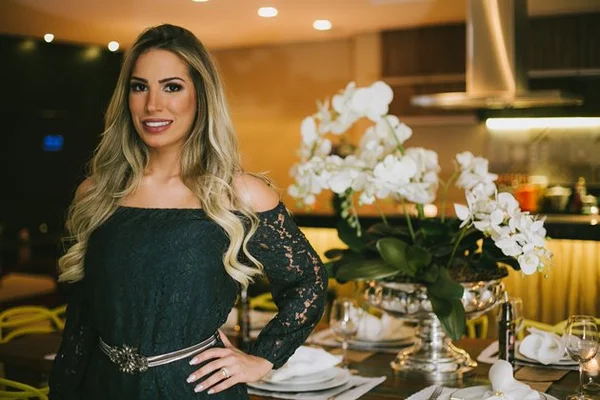 Caroline Campos comemora aniversário entre amigos e familiares