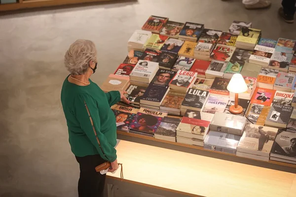 Venda de livros cresce, mas ainda está abaixo do período pré-pandemia