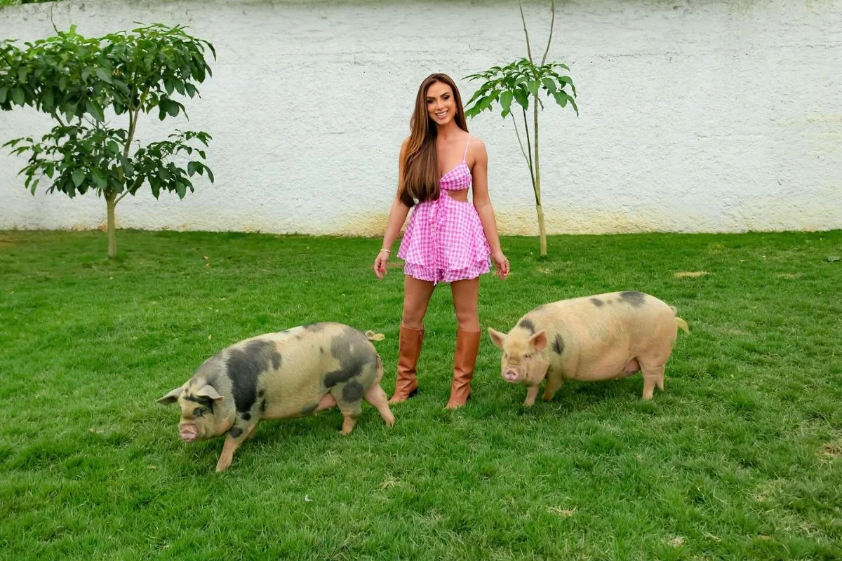 Nicole Bahls em seu sítio Nicole Bahls em seu sítio
