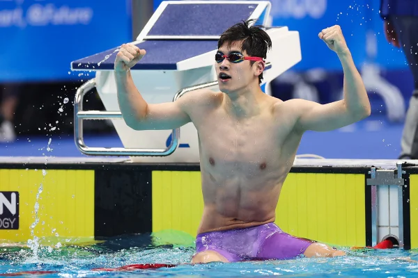 Nadador bate recordes dos 100m