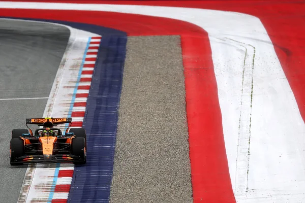 Imagem colorida de Lando Norris, no GP da Áustria- Metrópoles
