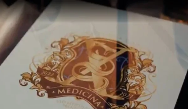 “Meio-médicos” gastam R$ 1,4 mi para comemorar metade do curso em SP