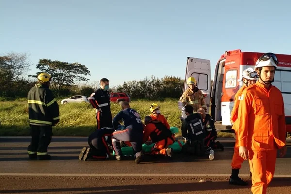DF: homem fica em estado gravíssimo após batida entre carro e carroça