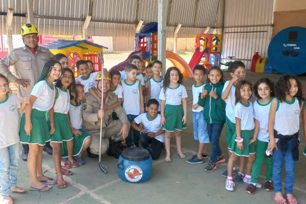 Vídeo. Bombeiros resgatam serpente em escola infantil do Entorno