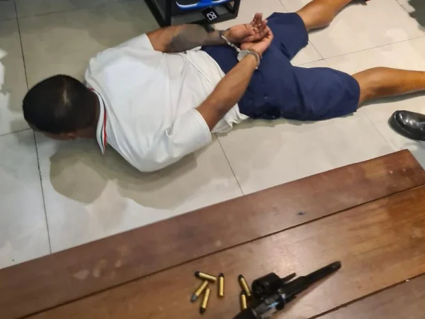Vídeo: beneficiado de saidão entra em shopping armado e vai preso