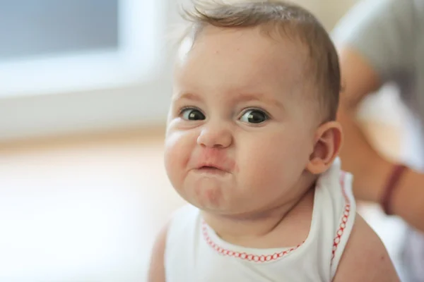 Existe bebê malcriado? Ralhar com neném não me parece razoável