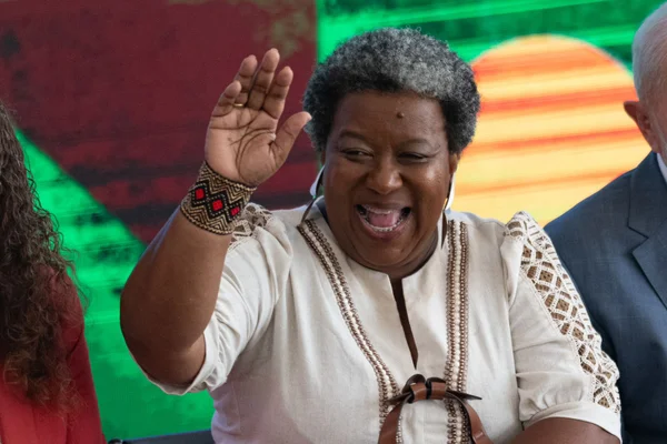 Imagem colorida da ministra Macaé Evaristo em posse no Planalto - Metrópoles