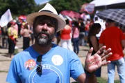 O professor de história Rafael Fernandes, de 49 anos, citou mudanças no calendário escolar e atrasos na divulgação do calendário do concurso de remanejamento como motivos de insatisfação O professor de história Rafael Fernandes, de 49 anos, citou mudanças no calendário escolar e atrasos na divulgação do calendário do concurso de remanejamento como motivos de insatisfação
