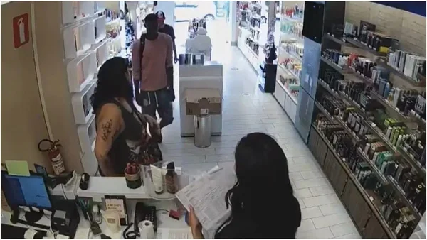 Vídeo: assaltantes levam quase R$ 4 mil de perfumaria em BH