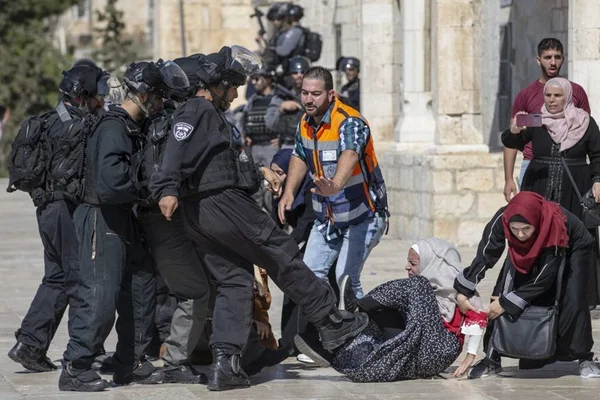 Confronto entre polícia de Israel e palestinos deixa 14 feridos