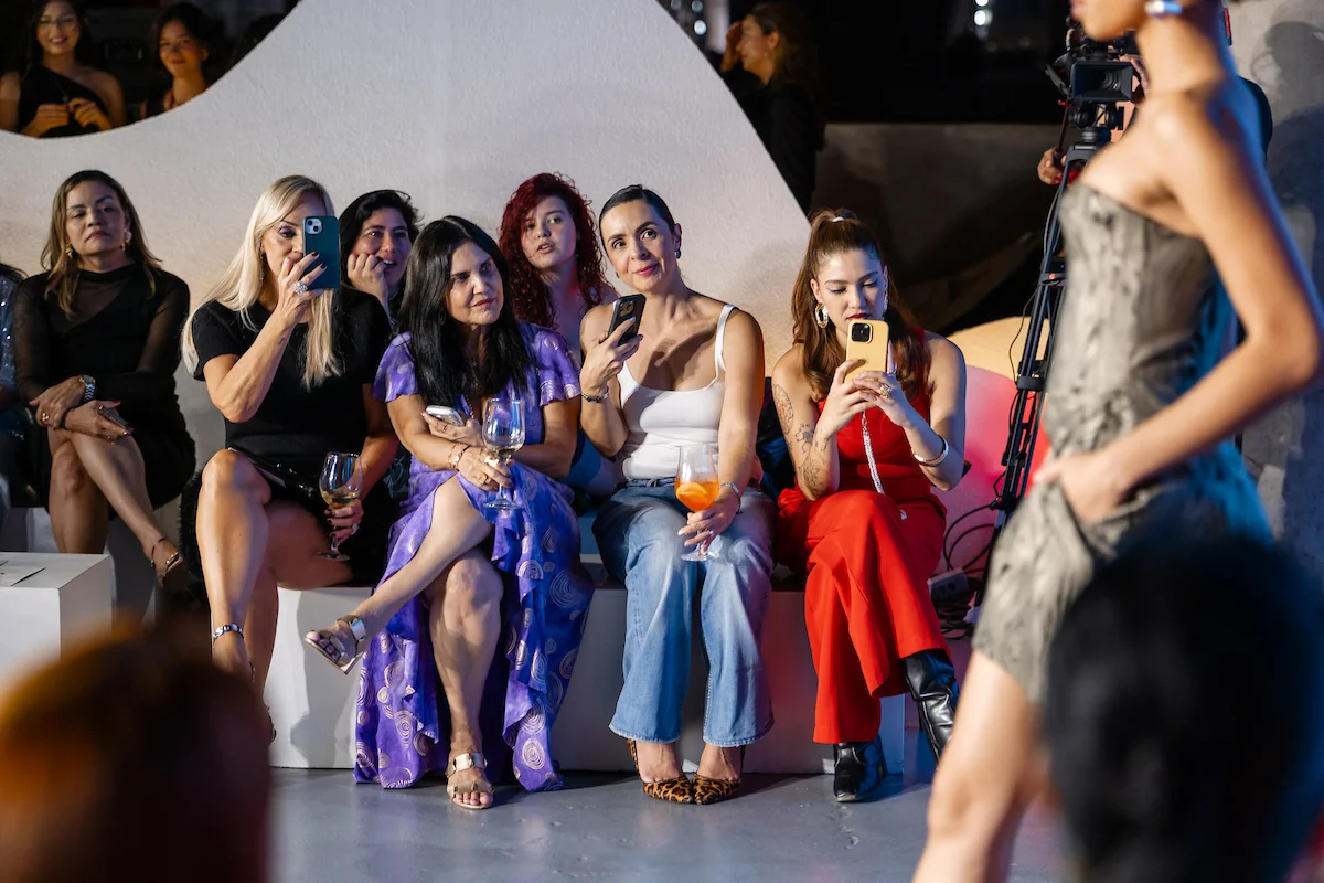 Público prestigia desfile Público prestigia desfile