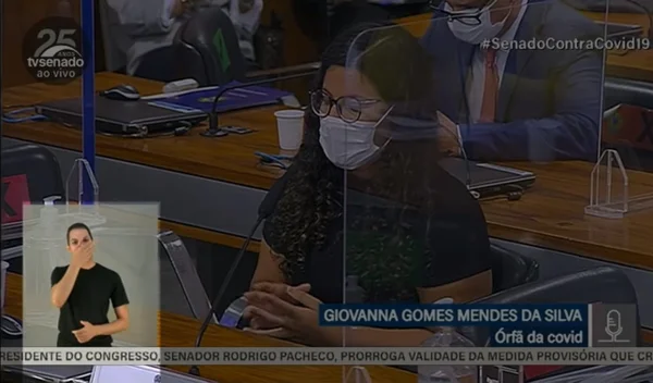 CPI: intérprete de libras se emociona e chora com depoimento de órfã da Covid