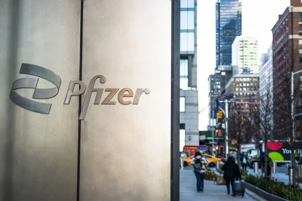 Imagem de unidade da Pfizer, gigante dos EUA no setor farmacêutico - Metrópoles