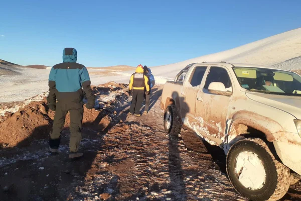 Grupo de turistas fica preso em nevasca na Argentina