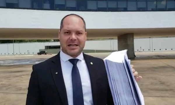 Deputado do PSL propõe criação de secretaria de “desesquerdização”