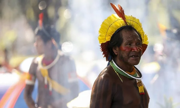 foto colorida de indígenas yanomami