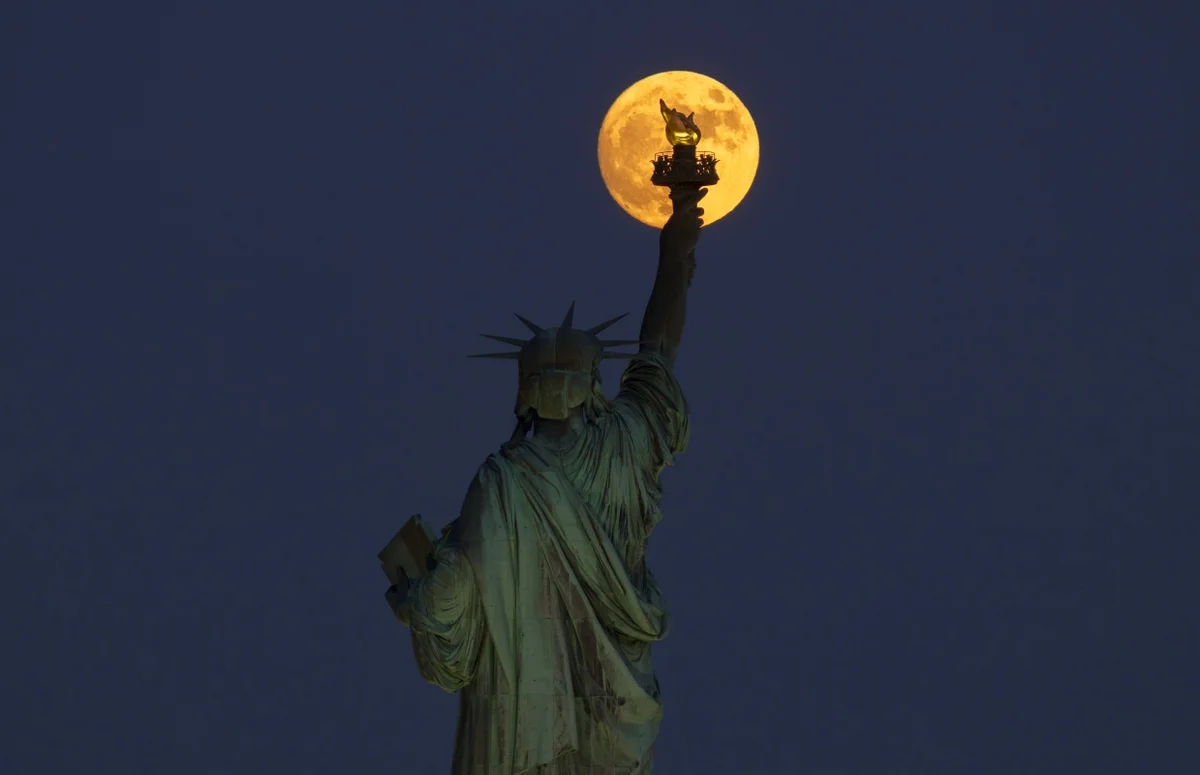 Lua de Morango em Nova Jersey Lua de Morango em Nova Jersey