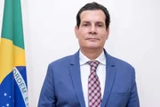 Diplomata Hervelter de Mattos é acusado de chamar servidores de "Bruxa 1", "Bruxa 2", "Bruxa 3" e "Fujona". Diplomata Hervelter de Mattos é acusado de chamar servidores de "Bruxa 1", "Bruxa 2", "Bruxa 3" e "Fujona".