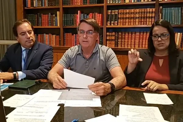 Bolsonaro fala em quatro parcelas de R$ 250 em nova rodada do auxílio