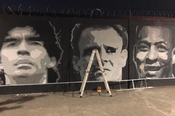 Muro do CT Rei Pelé com Maradona