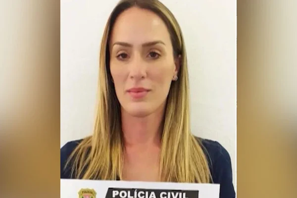 Imagem colorida mostra a personal trainer Andrea Luciana Zaude, uma mulher branca, loira de cabelos compridos - Metrópoles