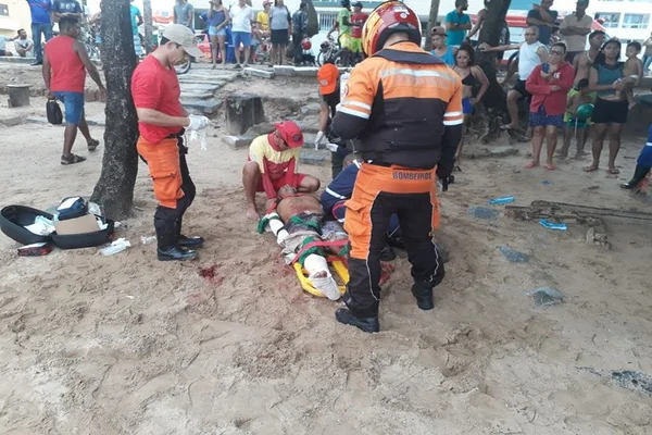 Jovem morre após ser atacado por tubarão em praia do Recife