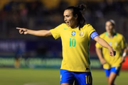 Marta marcou um gol na vitória contra o Uruguai.