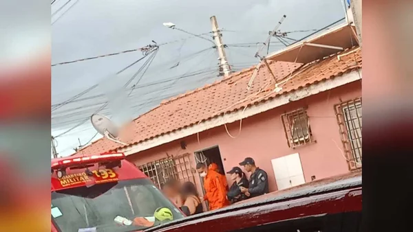 imagem colorida. Facadas moradores