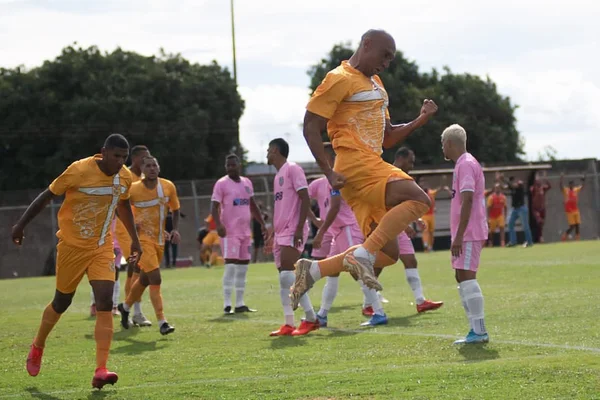 No Abadião, Brasiliense bate o Santa Maria por 2 x 1