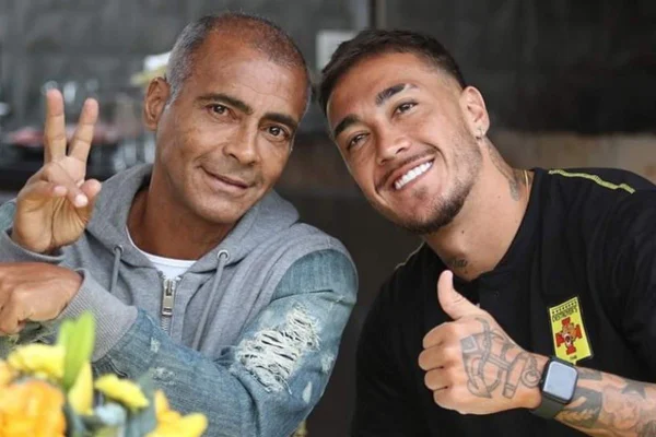 Foto colorida de Romário e Romarinho - Metrópoles