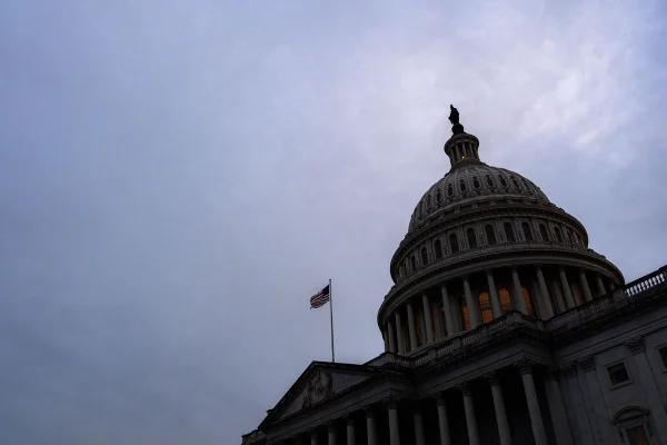 EUA: após passar pelo Senado, fim do shutdown chega à Câmara