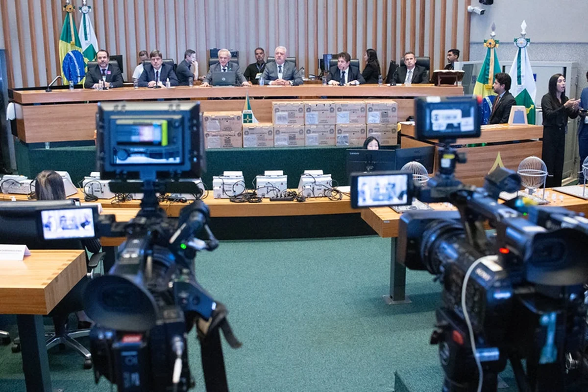 TRE-DF sorteia urnas que passarão por auditoria no 1º turno: “Confiáveis” - imagem 7 TRE-DF sorteia urnas que passarão por auditoria no 1º turno: “Confiáveis” - imagem 7