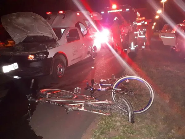 Ambulância atropela dois ciclistas na BR-020, em Sobradinho