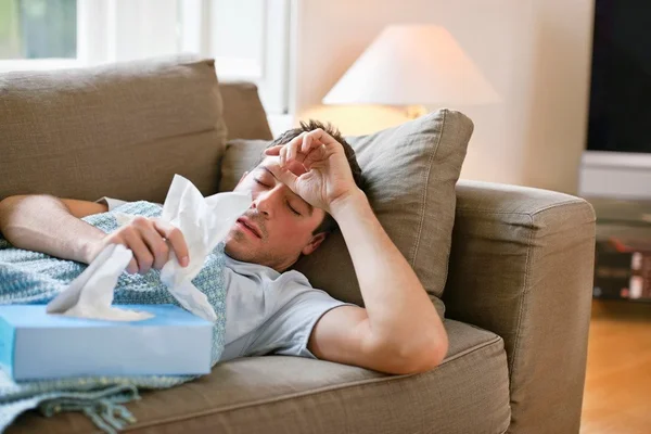 Covid, influenza ou dengue? Confira como diferenciar os sintomas