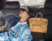 Os bolsos dessa edição a deixam mais casual Os bolsos dessa edição a deixam mais casual
