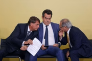 Bolsonaro com ministros da Casa Civil, Ciro Nogueira, e da Economia, Paulo Guedes