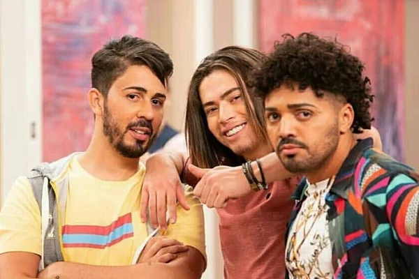Após brigar com Whindersson Nunes, Carlinhos Maia deixa Os Roni