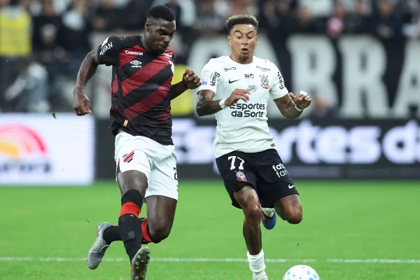 Corinthians e Athletico-PR empatam sem gols no Campeonato Brasileiro